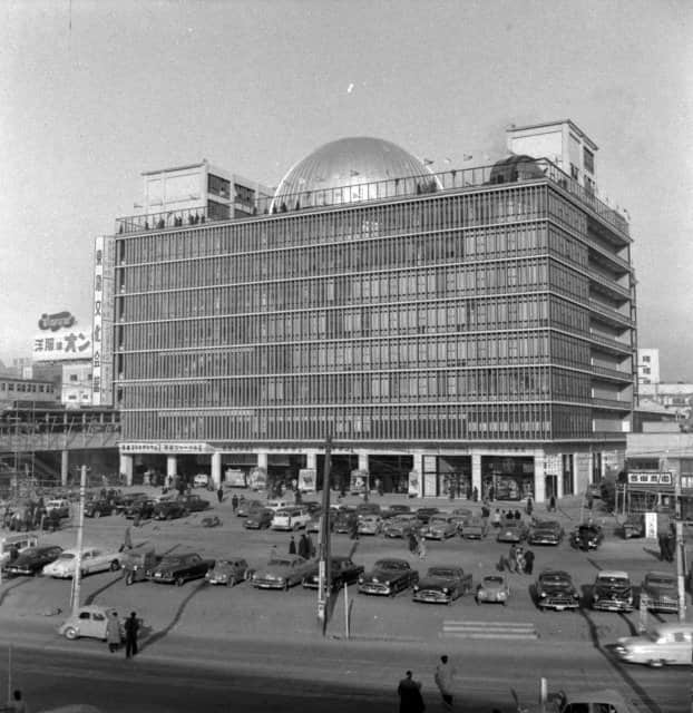竣工当時の東急文化会館(1956年12月) 