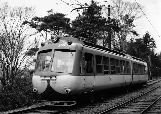 超低床の連節車デハ200形