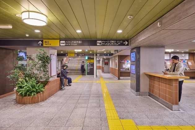 ▲駒沢大学駅（コンコース）