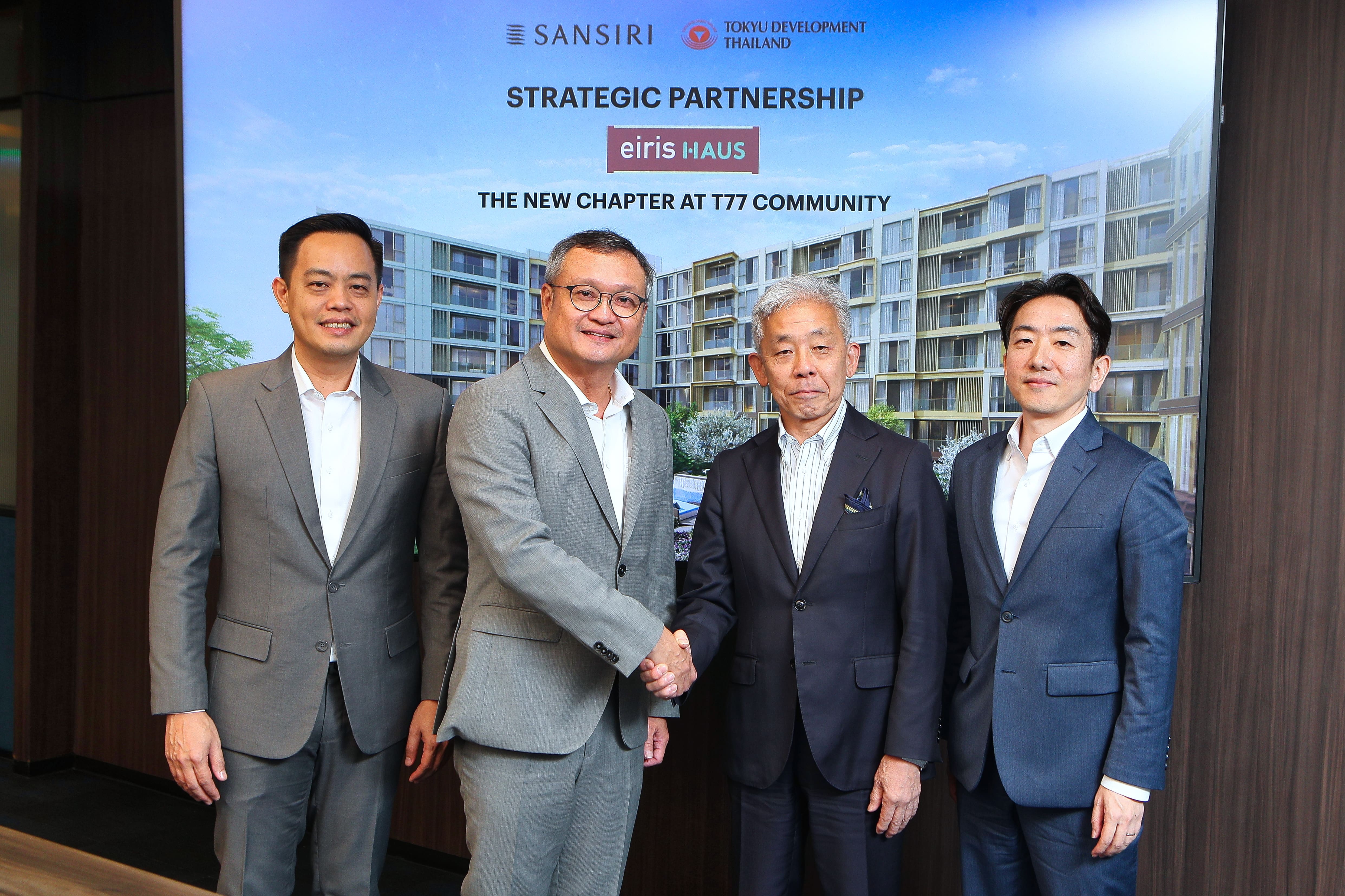 ▲（左から）サンシリ社 オンガート コンドミニアム事業部長・ ウータイ社長、東急株式会社 藤原代表取締役専務、 東急ディベロップメント（タイランド）鷲頭社長