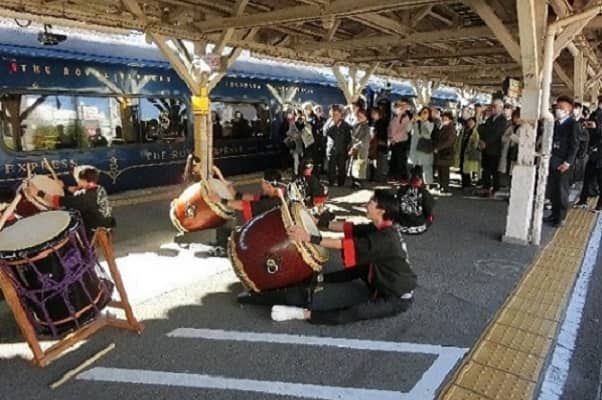 地元高校生による歓迎太鼓