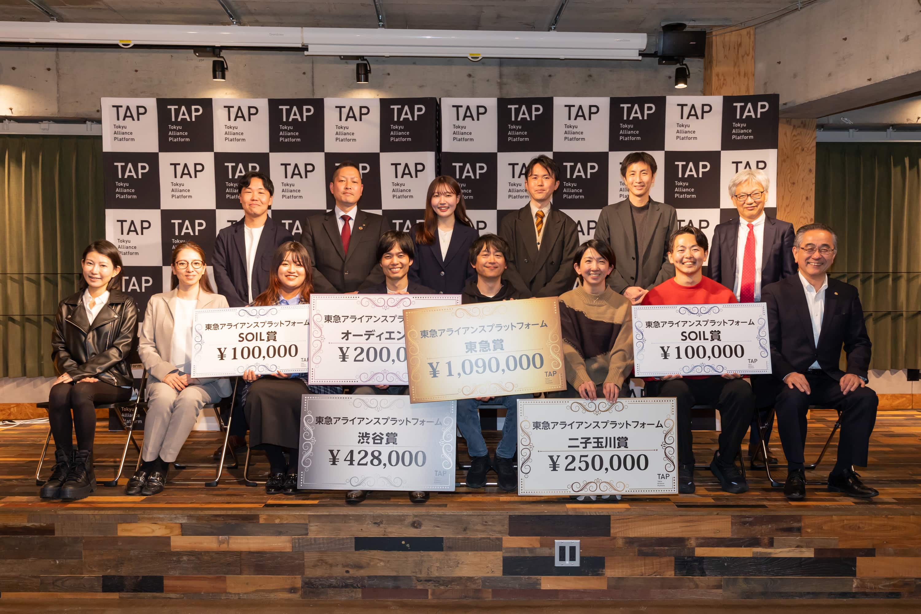 堀江社長と登壇企業の集合写真