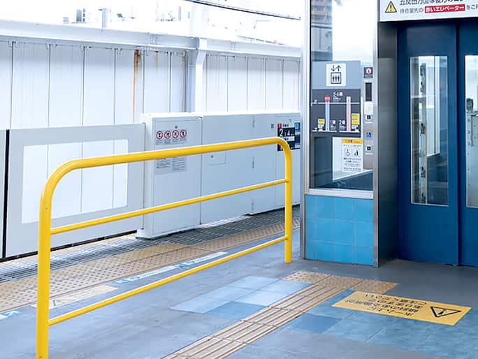 誘導ブロック(転落防止柵)