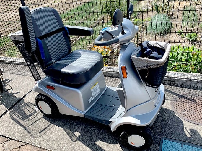 ハンドル形電動車いすの画像
