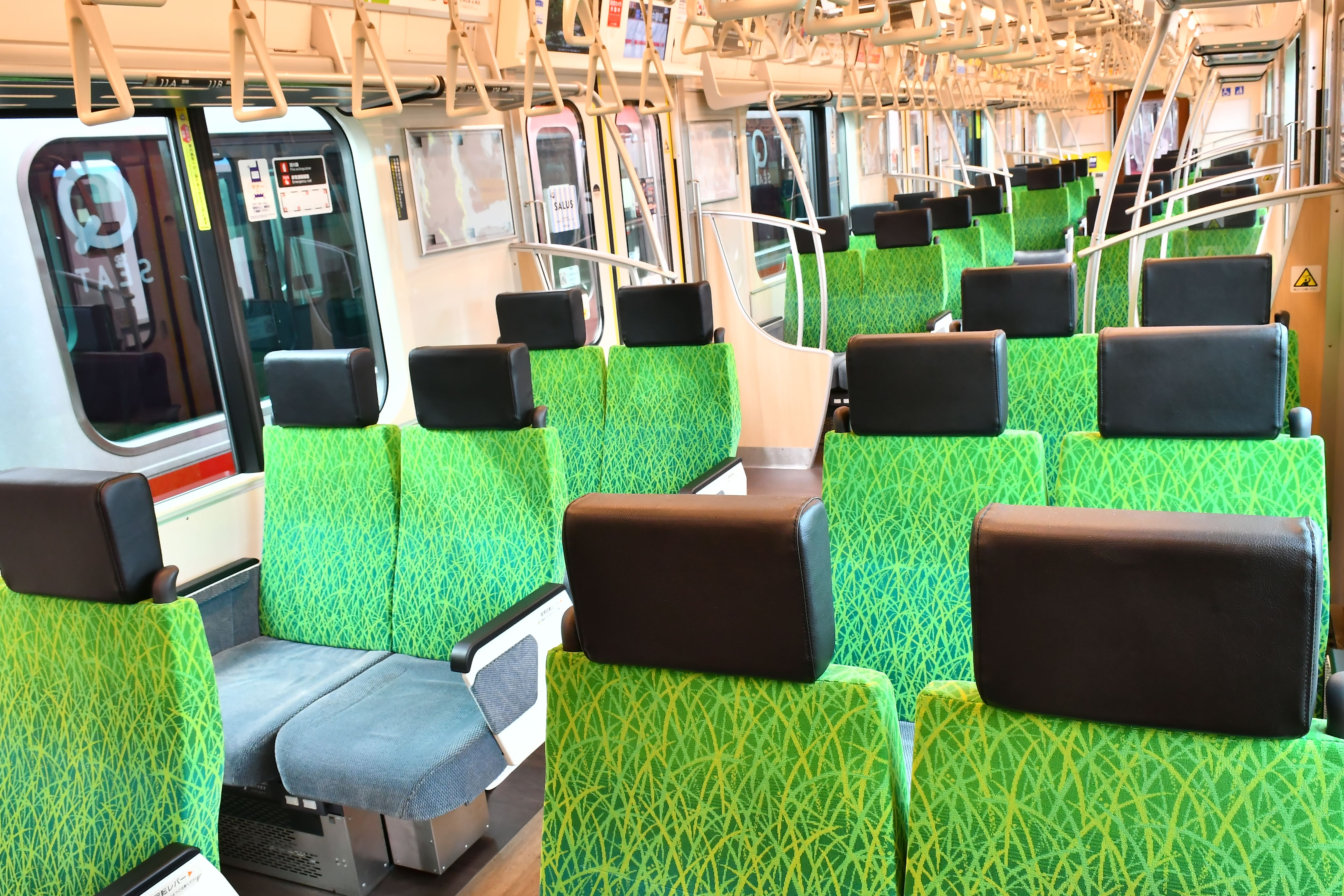 QSEAT車内写真 クロスシート